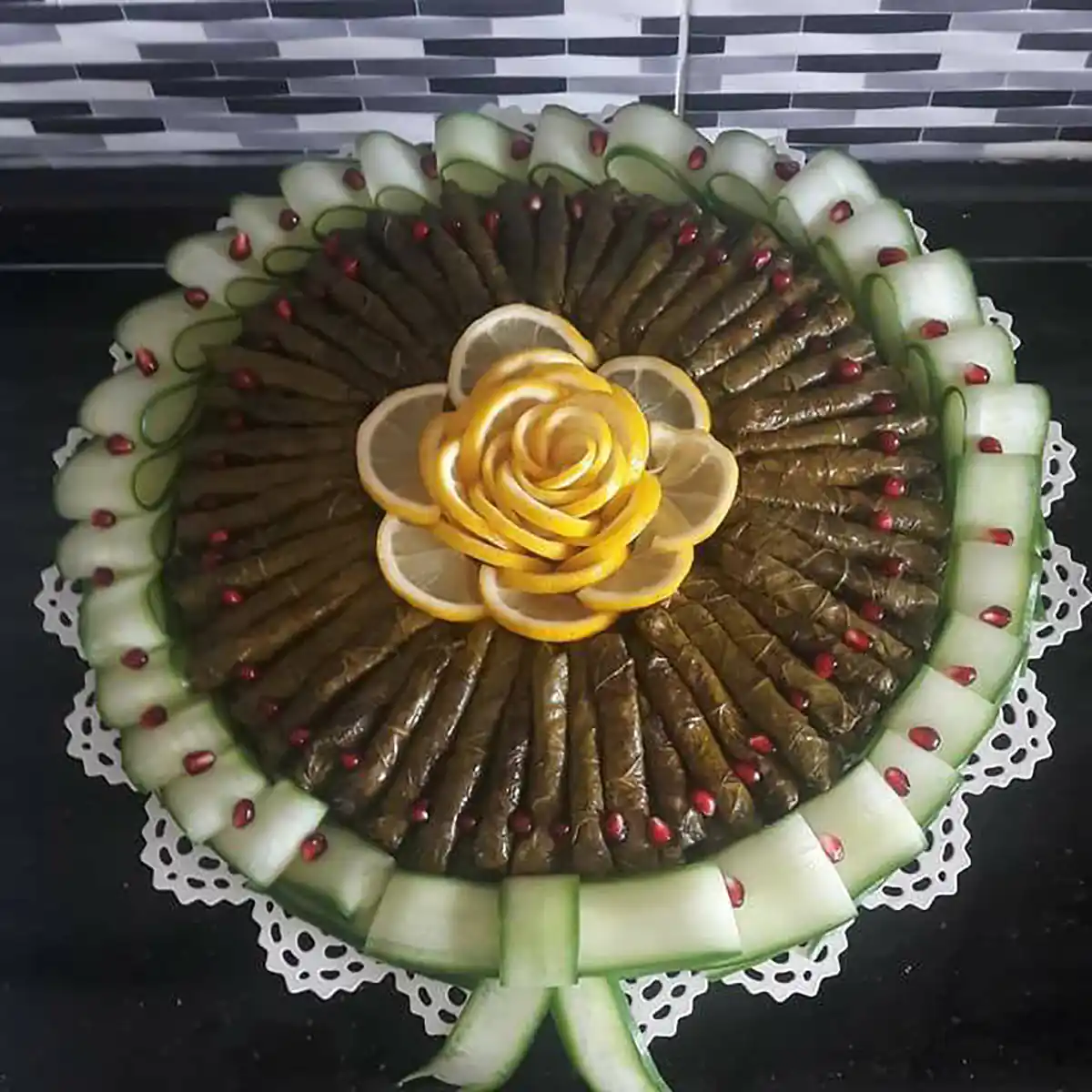 تزیین دلمه برگ مو با زرشک تزیین دلمه برای جشنواره غذا تزیین دلمه کلم برای مهمانی تزیین دلمه برای مدرسه تزیین دلمه برای شب یلدا تزیین دلمه برای عروس