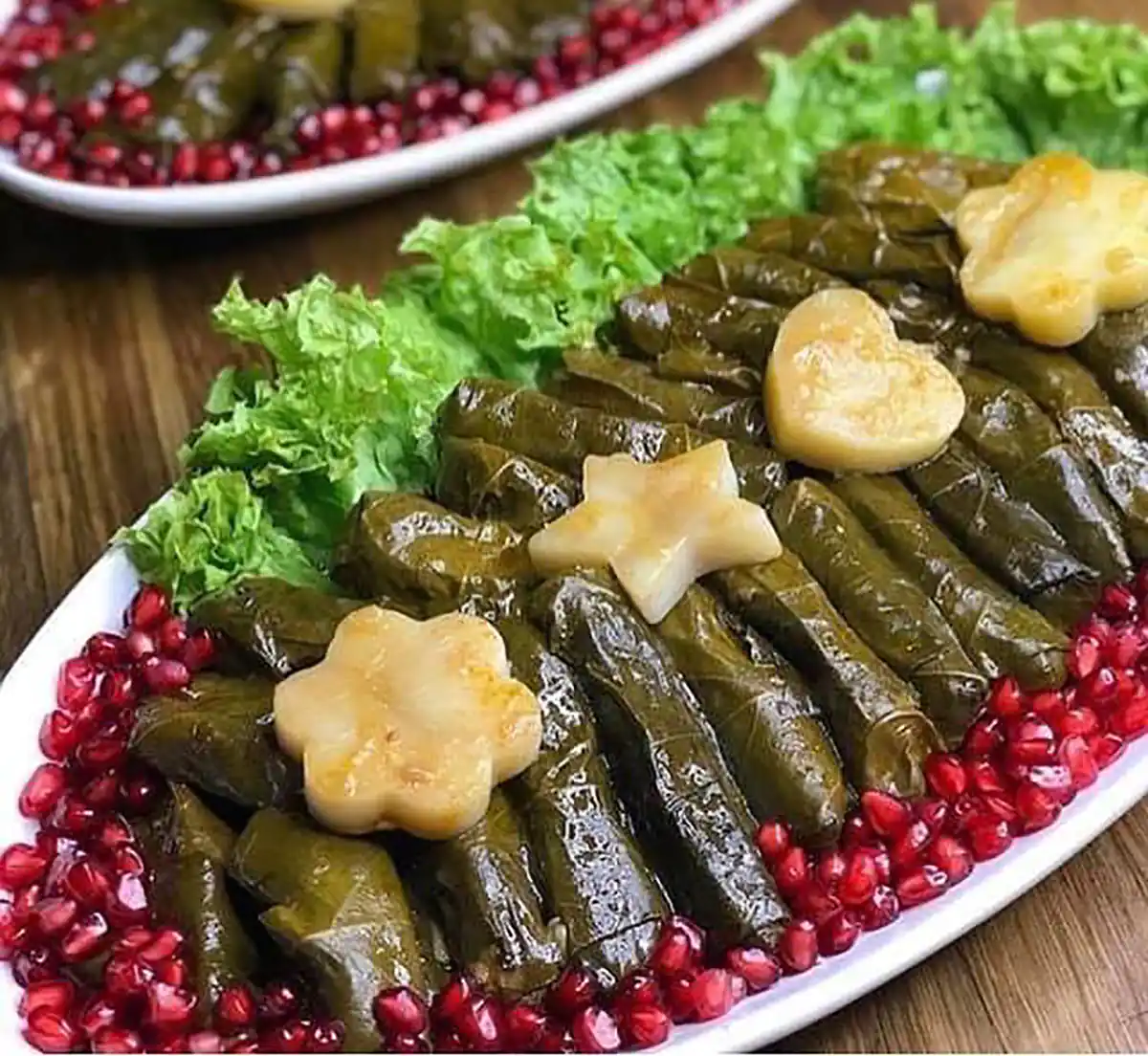 تزیین دلمه برگ مو با زرشک تزیین دلمه برای جشنواره غذا تزیین دلمه کلم برای مهمانی تزیین دلمه برای مدرسه تزیین دلمه برای شب یلدا تزیین دلمه برای عروس