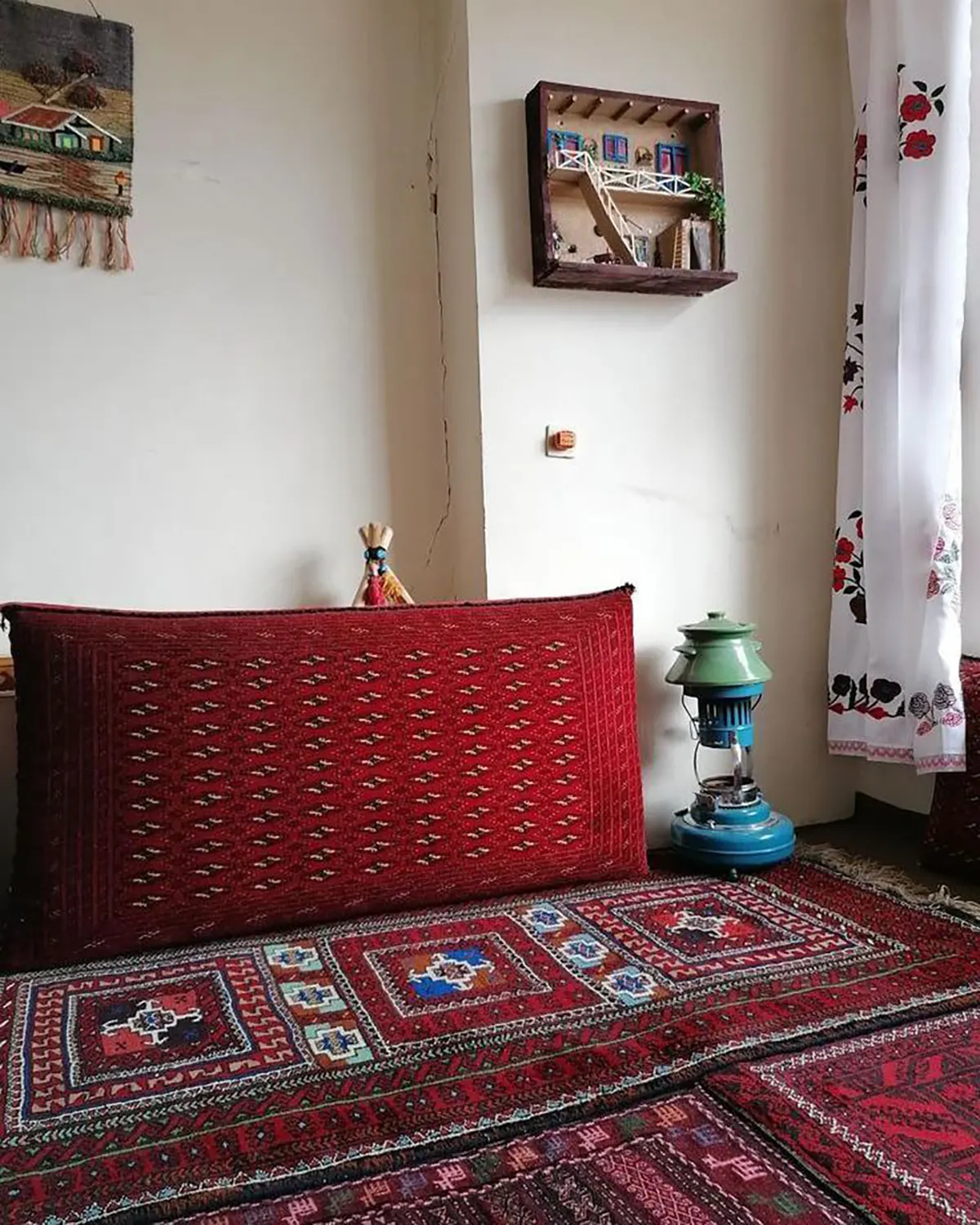 دکوراسیون منزل سنتی و مدرن
دکوراسیون سنتی منزل کوچک
اتاق سنتی در منزل
دکور سنتی گوشه خانه
خانه سنتی مدرن ایرانی
اتاق سنتی قدیمی
