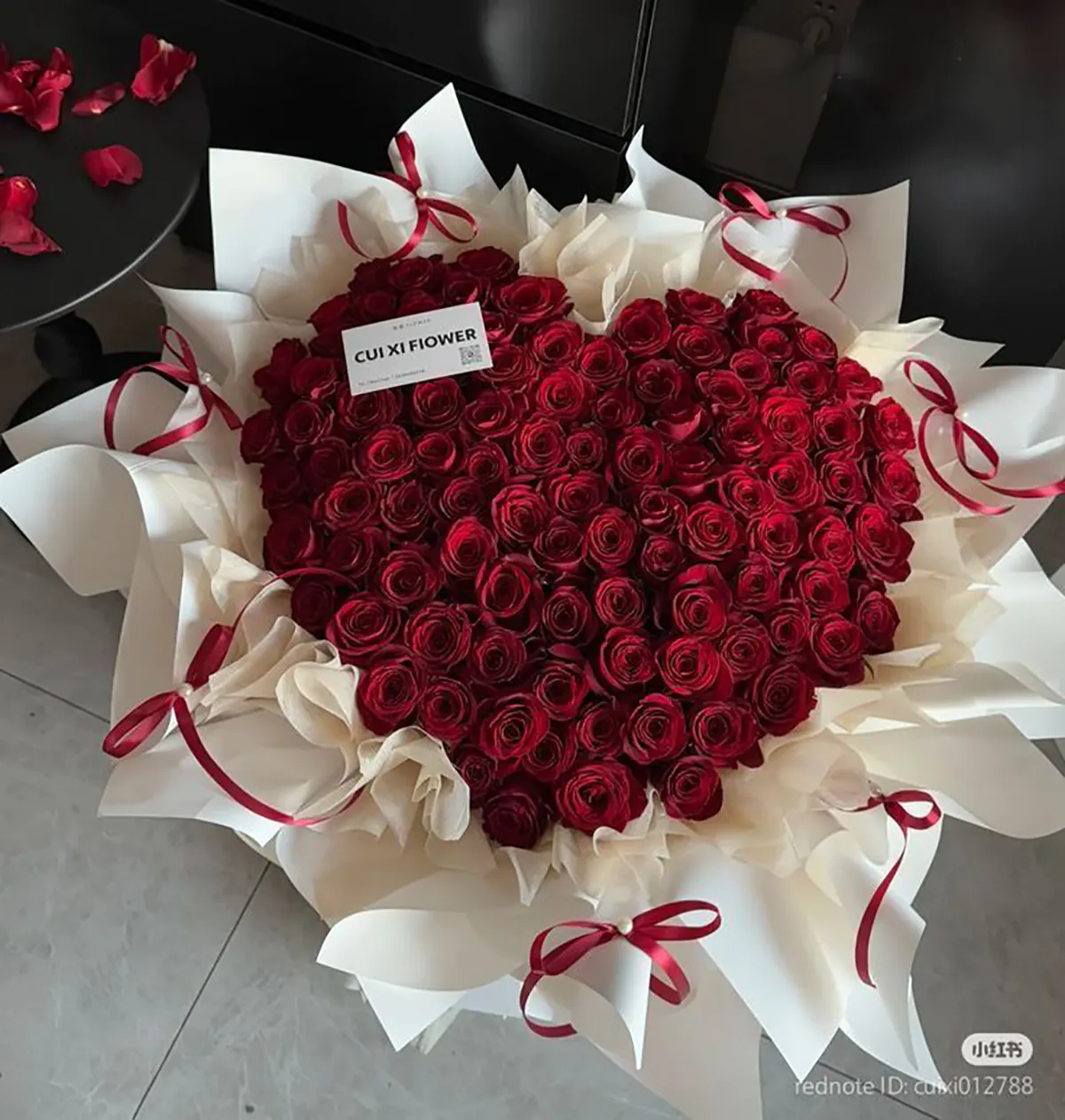 دسته گل ساده و شیک دسته گل بزرگ عکس دسته گل طبیعی دسته گل لاکچری بزرگ باکس گل لاکچری
