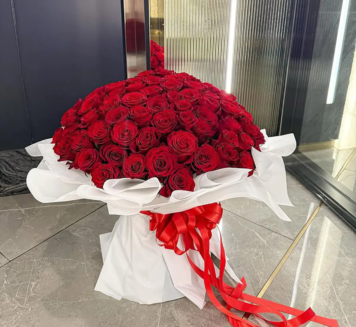 دسته گل ساده و شیک دسته گل بزرگ عکس دسته گل طبیعی دسته گل لاکچری بزرگ باکس گل لاکچری