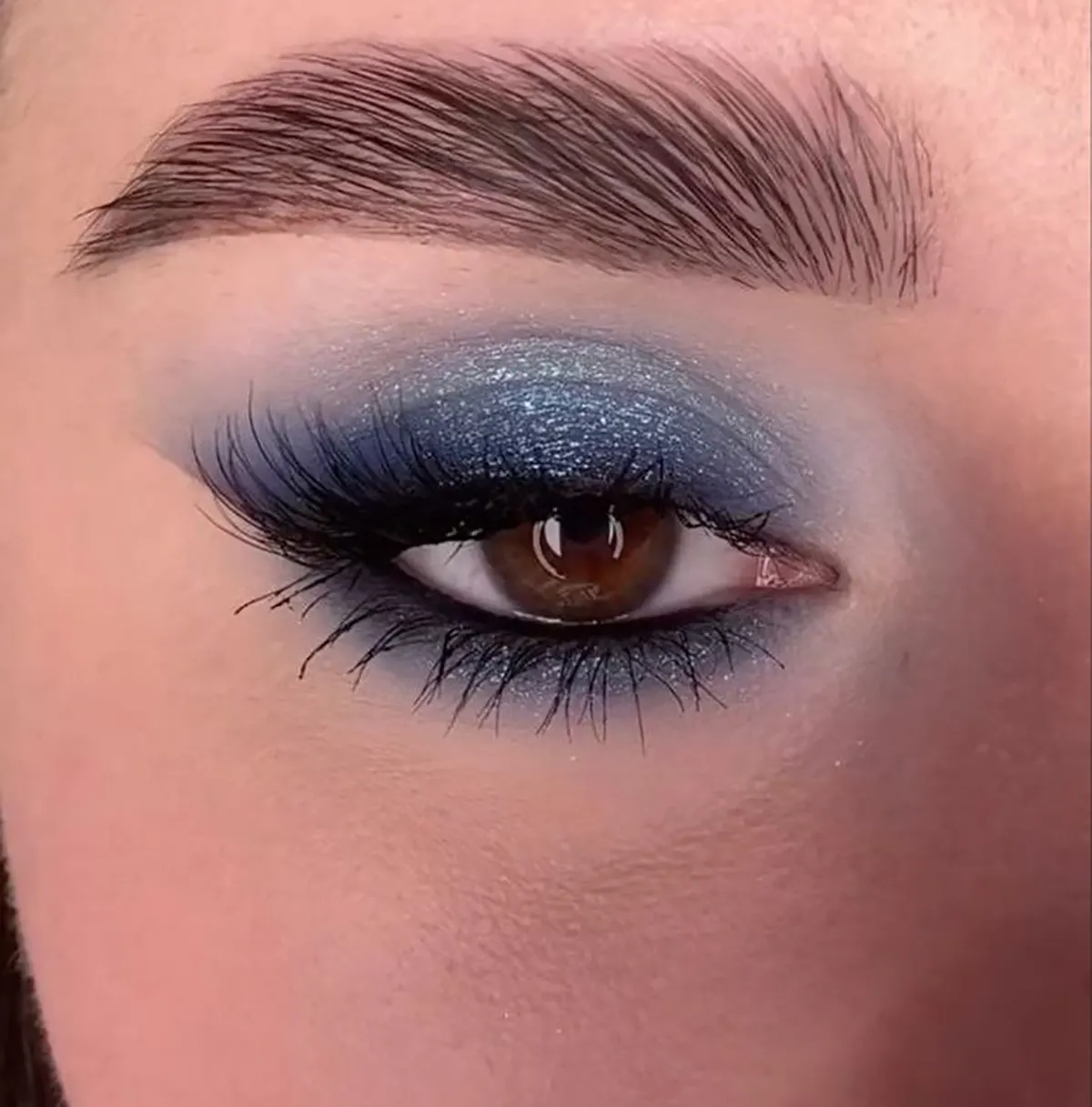 
سایه چشم ابی اکلیلی
