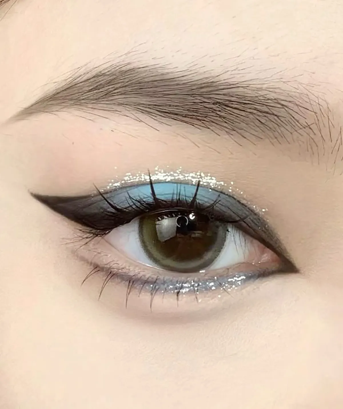 آرایش چشم آبی روشن
