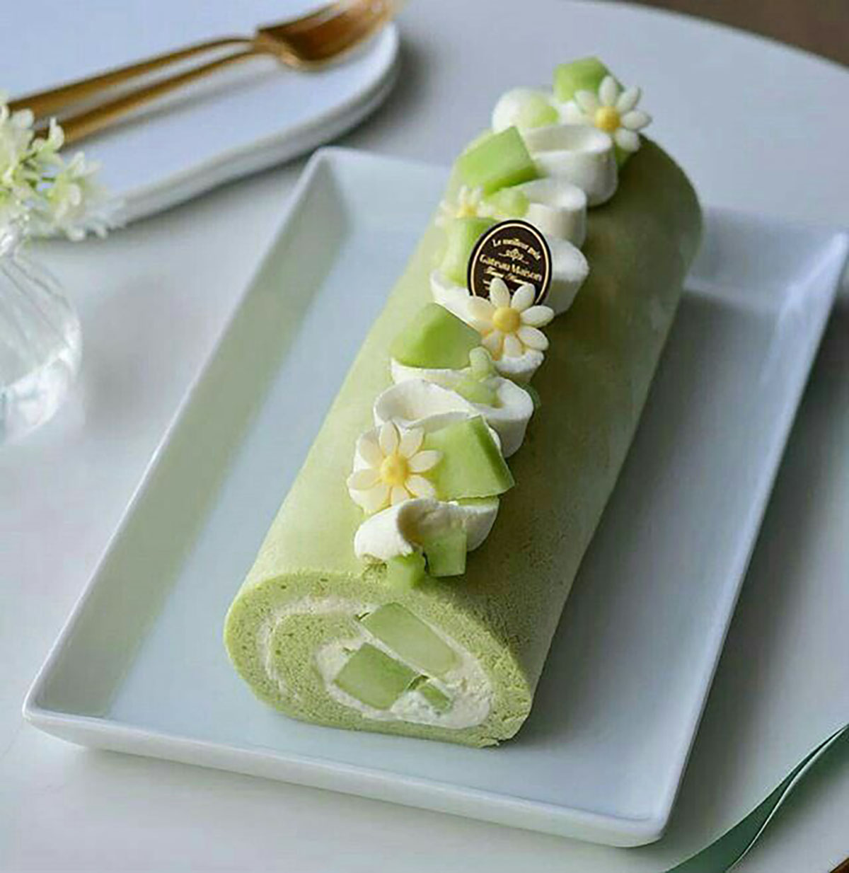 طرز تهیه رولت خامه ای با پیمانه