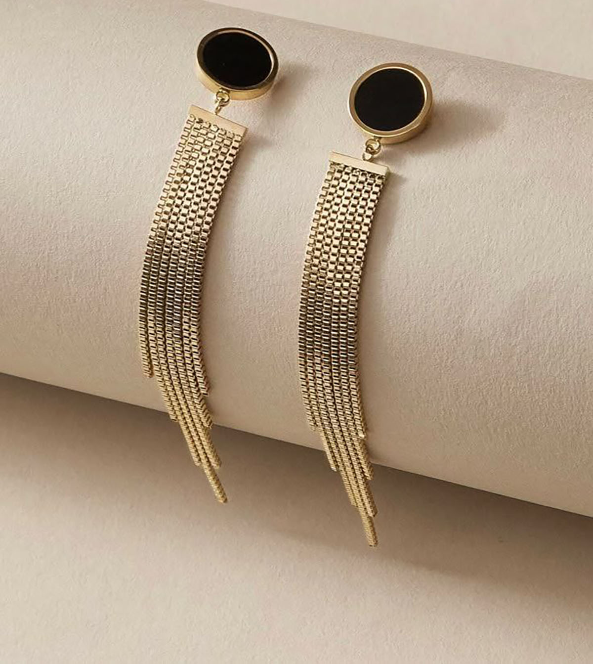 گوشواره حلقه ای آویزدار
