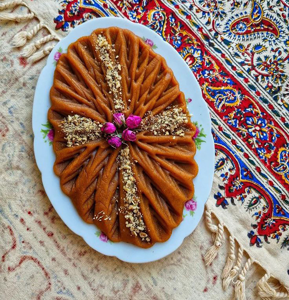 تزیین حلوا با پودر نارگیل