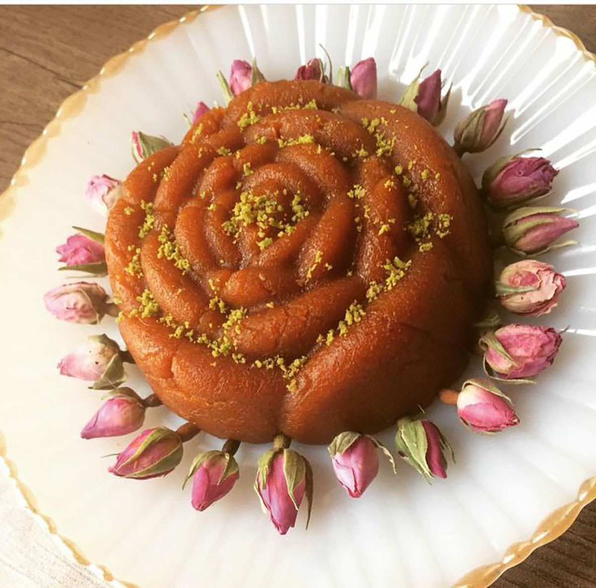 تزیین حلوا با خلال دندان
