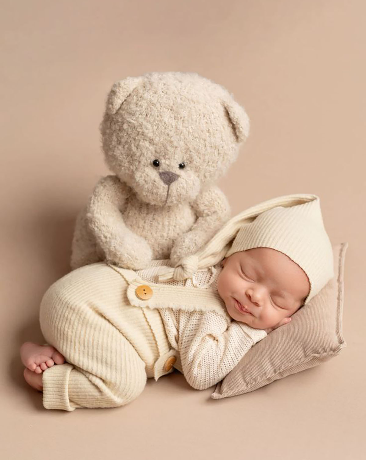 ایده عکس ماهگرد نوزاد دختر در منزل