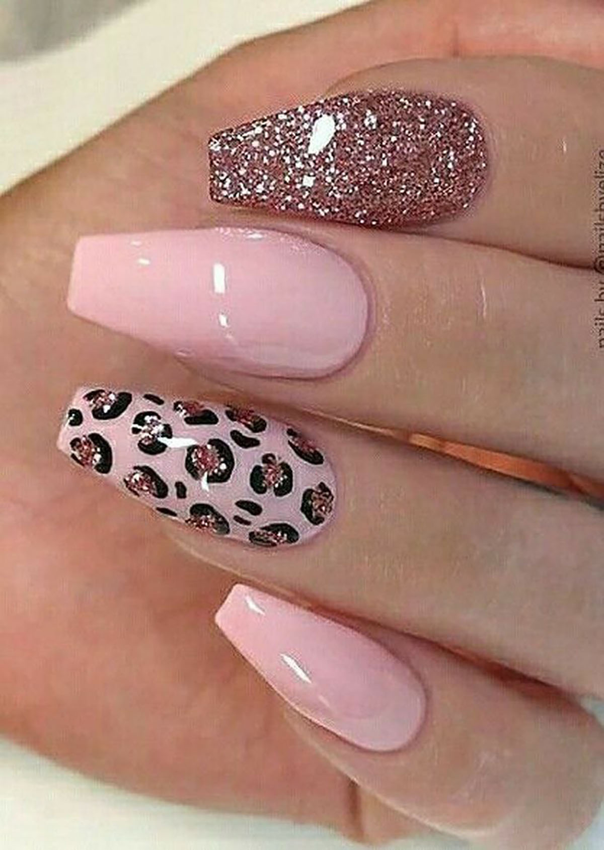 طرح ناخن صورتی پاستیلی
