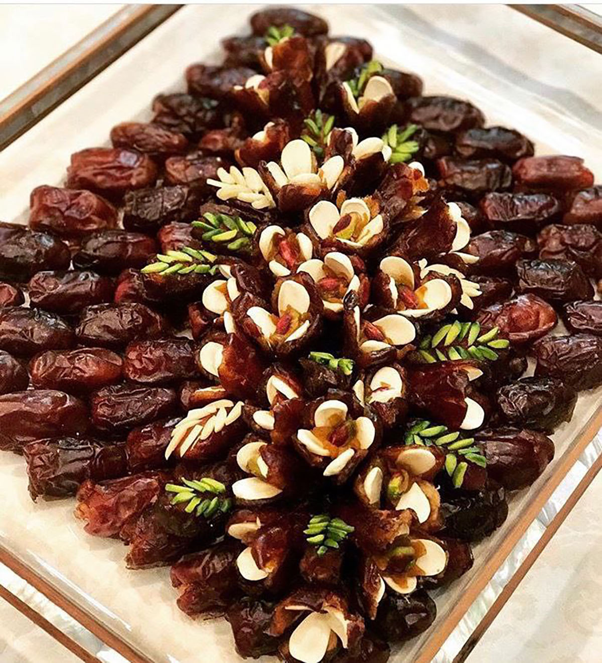تزیین خرما و حلوا برای مراسم ختم