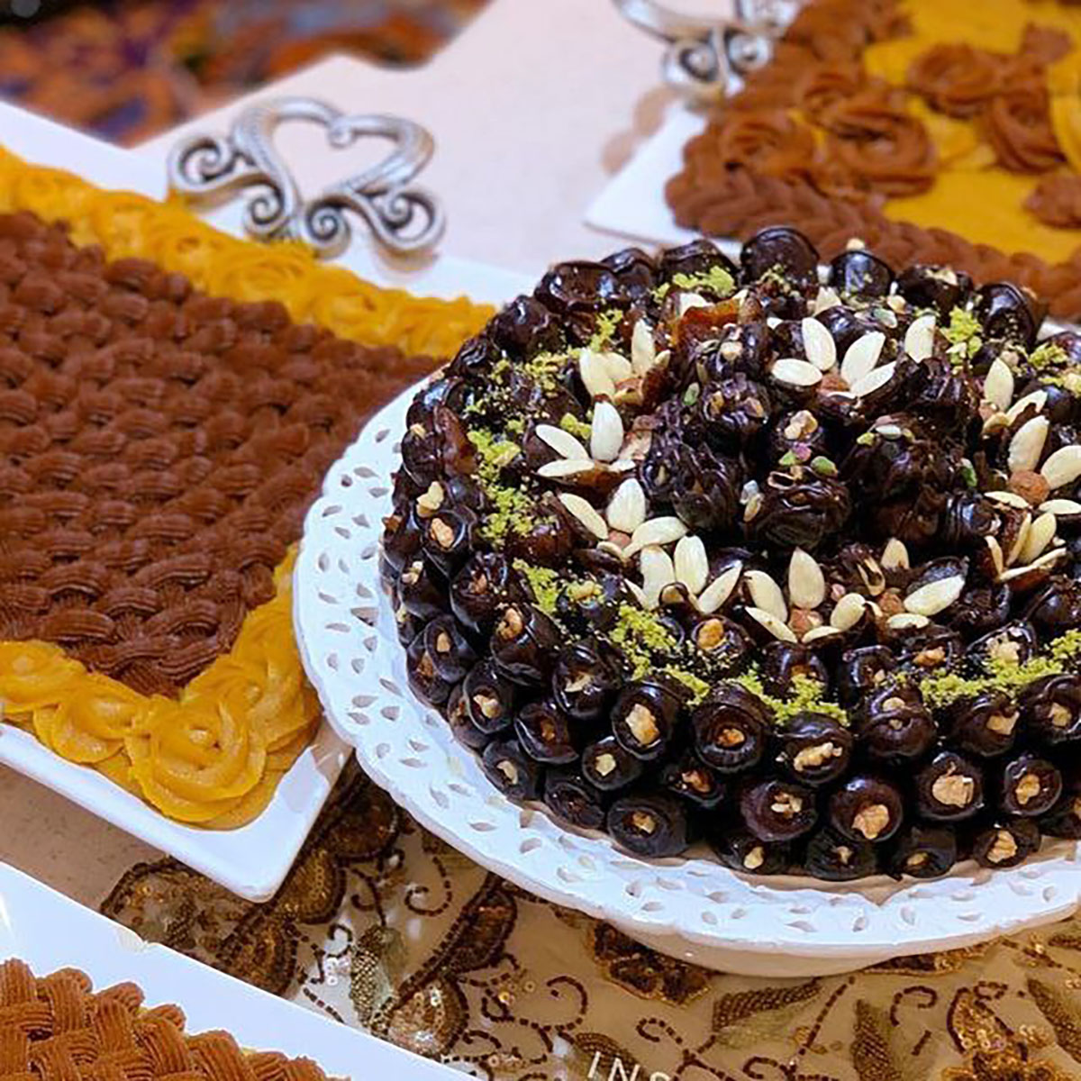 تزیین خرما با خلال دندان