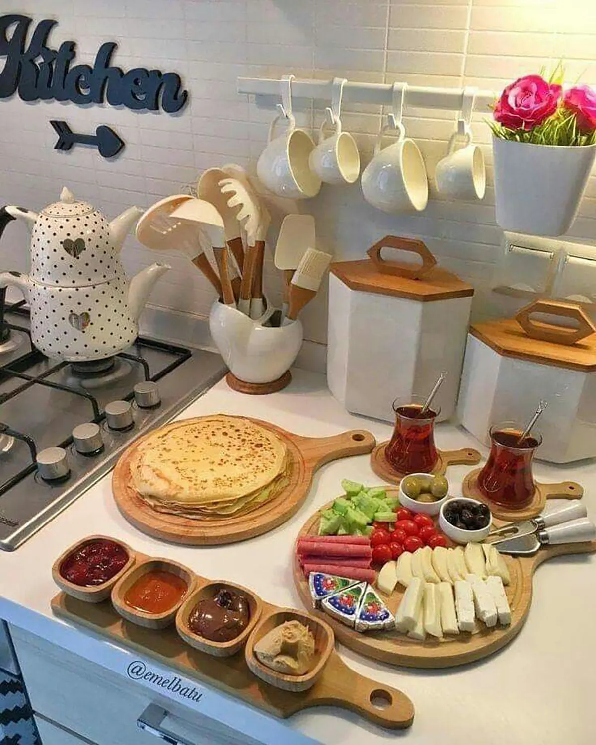 چیدمان میز صبحانه ساده
