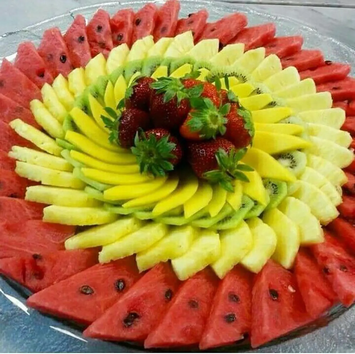 تزیین میوه برای مهمانی رسمی
