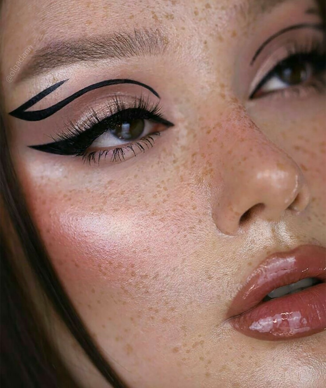 خط چشم گرافیکی دخترانه
