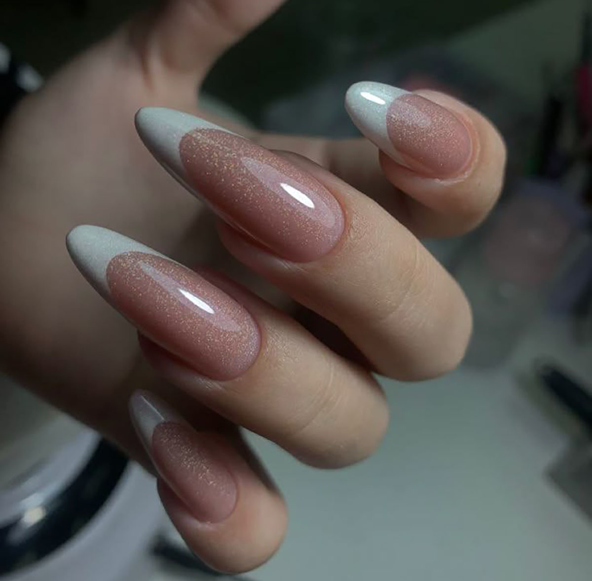 کاشت ناخن طبیعی و زیبا
