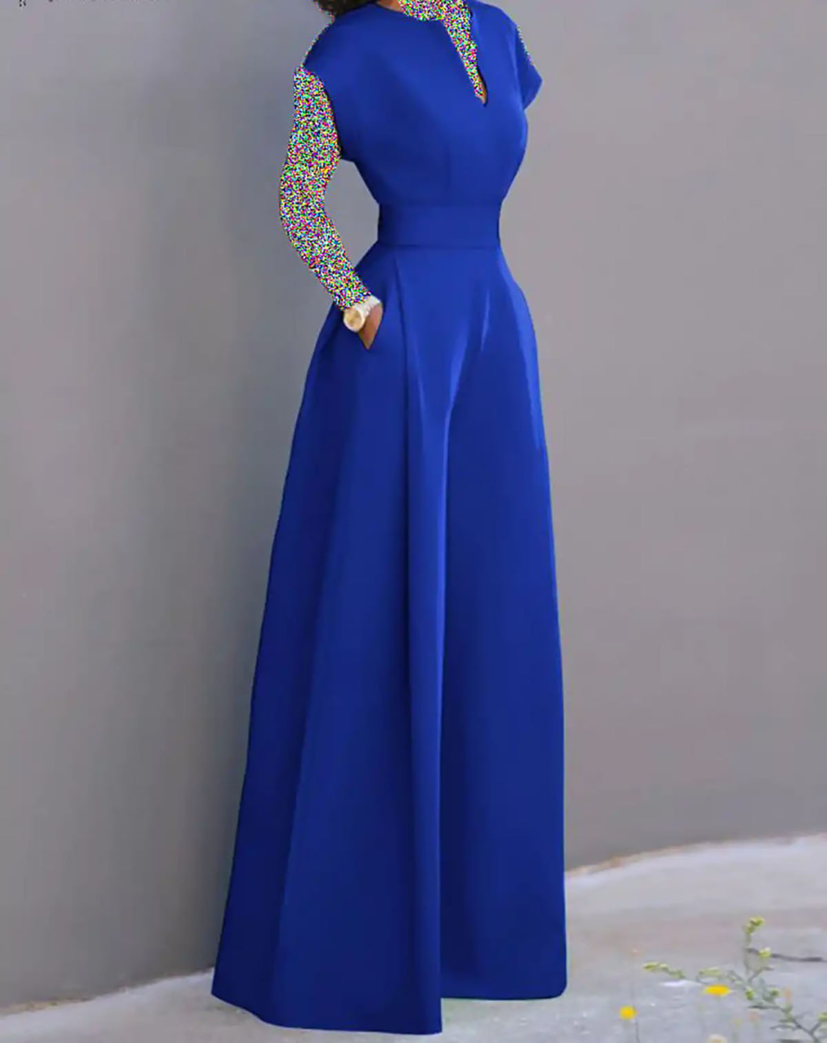 لباس مجلسی پوشیده
