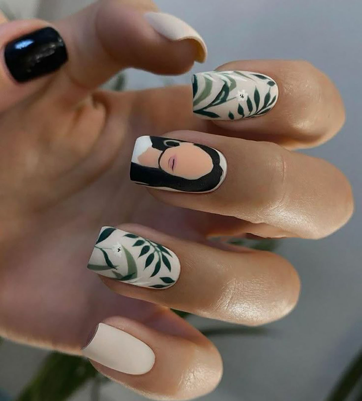 ناخن ژورنالی کوتاه