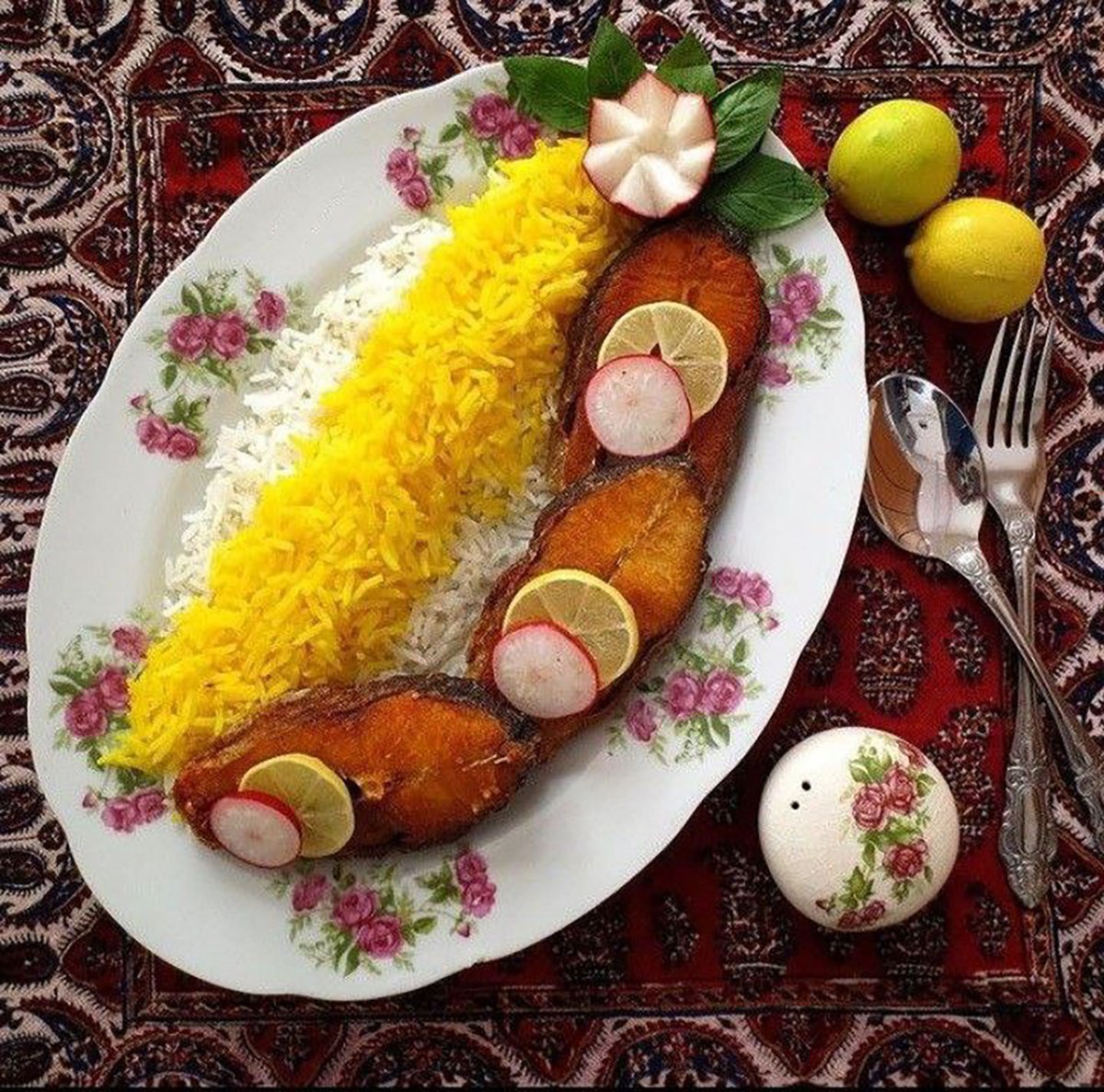 تزیین برنج با کاسه
