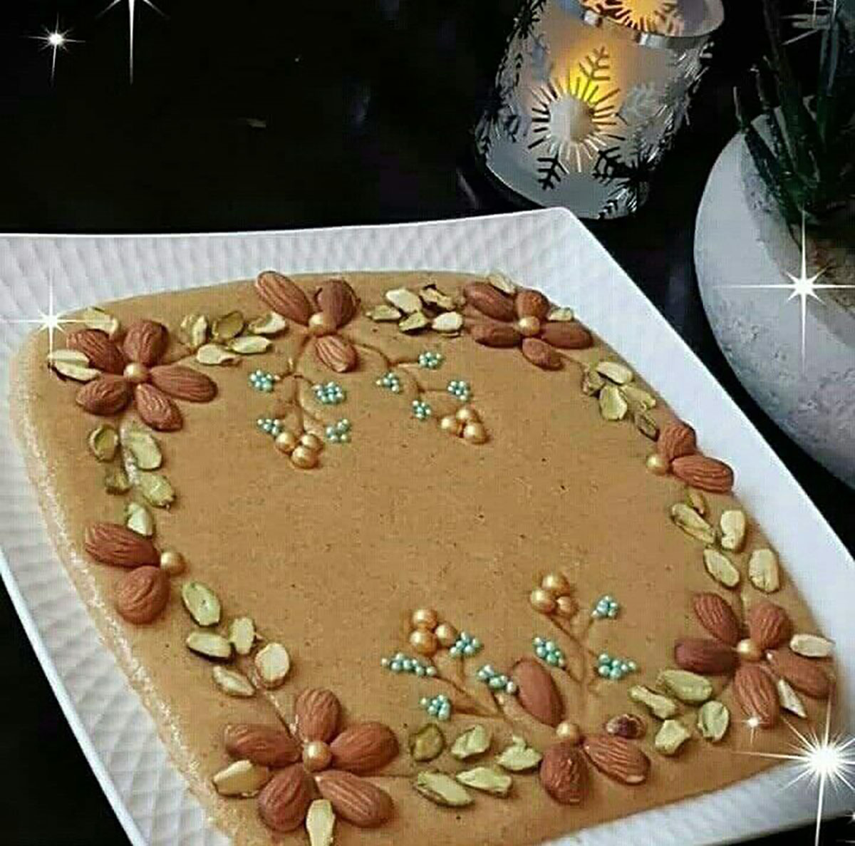 تزیین حلوا با پودر نارگیل و کنجد
ت