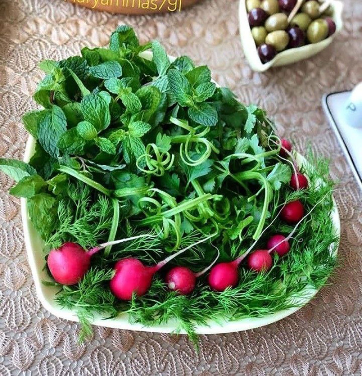 تزیین سبزی خوردن برای سفره عقد 