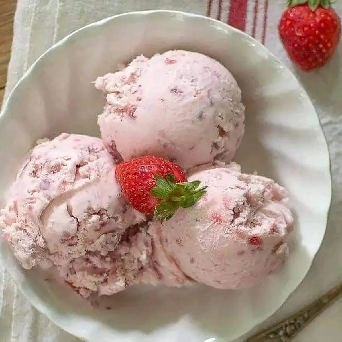 طرز تهیه بستنی خانگی با شیر و ثعلب