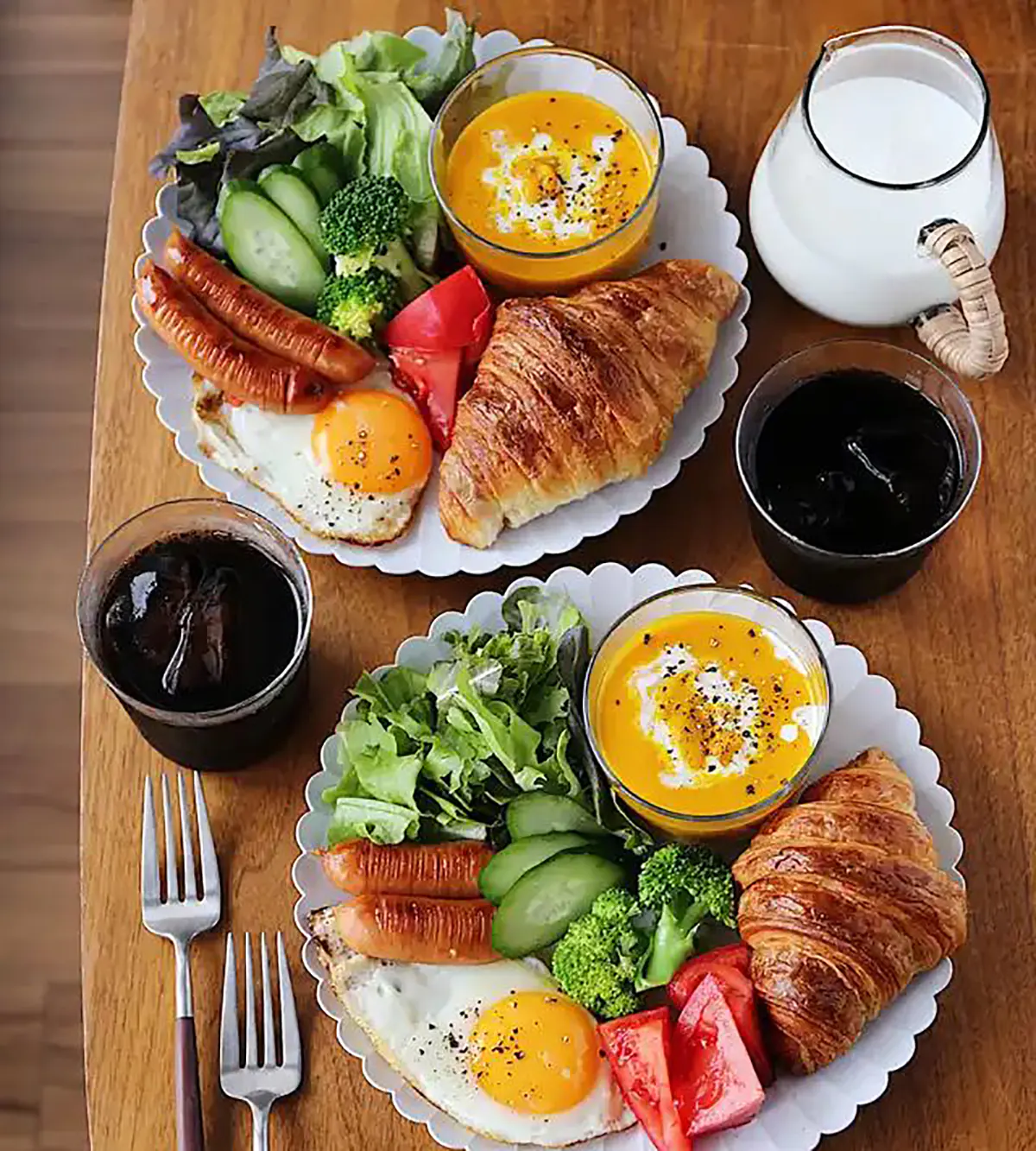 عکس میز صبحانه ساده