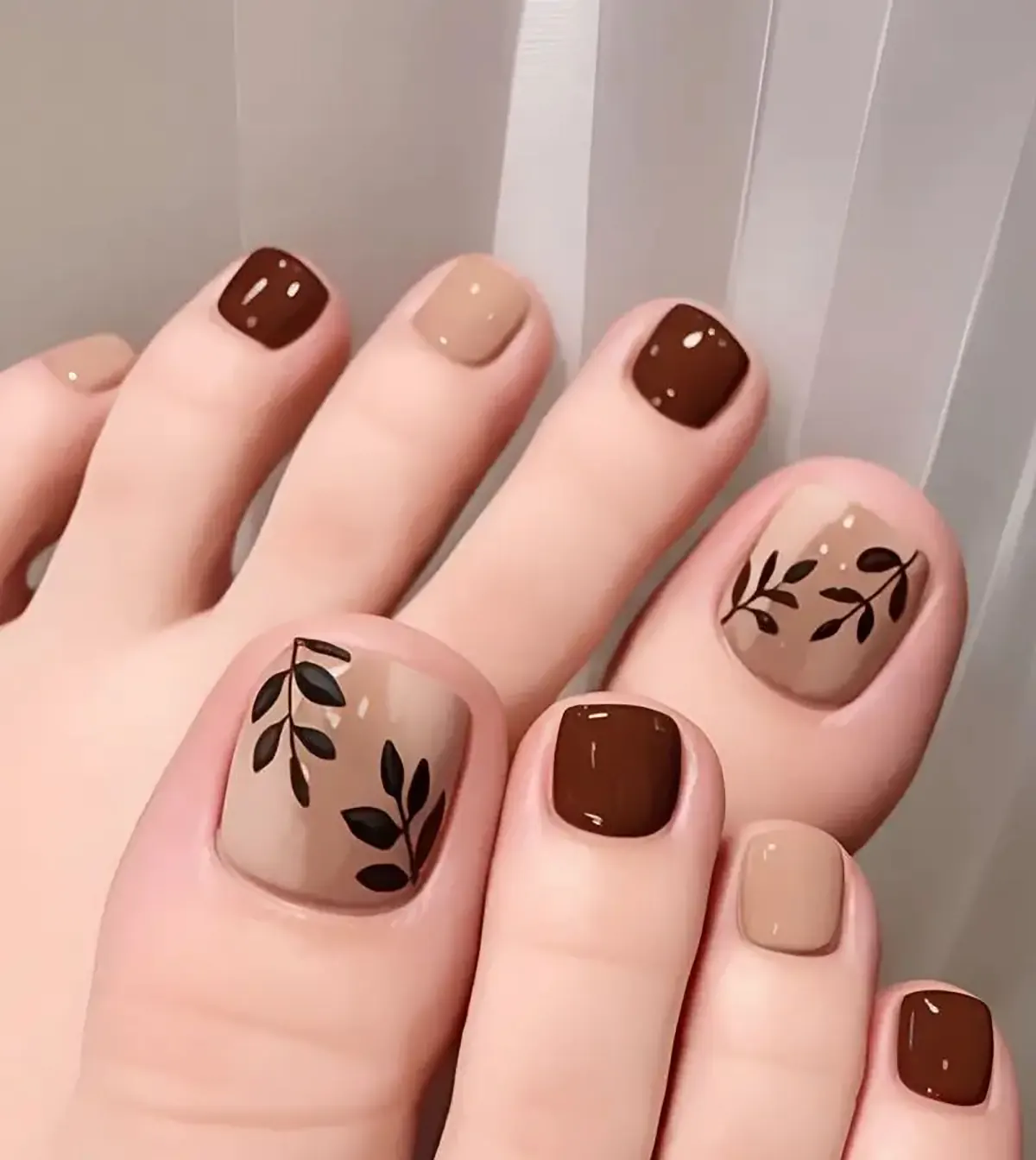 طراحی ناخن پا تابستانی