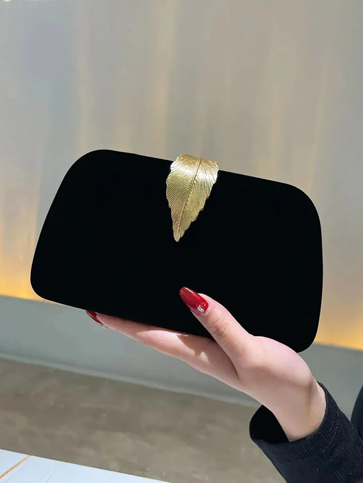 کلاچ مخمل با قفل برگ طلایی