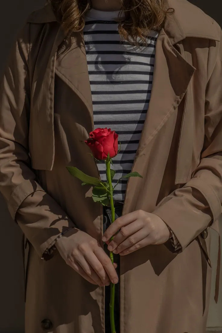 ترنچ کت بژ زنانه با گل رز